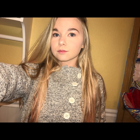 Profile Picture of Lexi Weinheimer (@weinhelexi22) on Poshmark