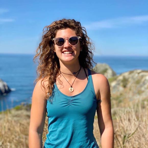 Profile Picture of Sammi Skrzypiec (@sammiskrzypiec) on Poshmark