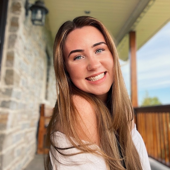 Profile Picture of Allison Hannah (@allisonhannah12) on Poshmark