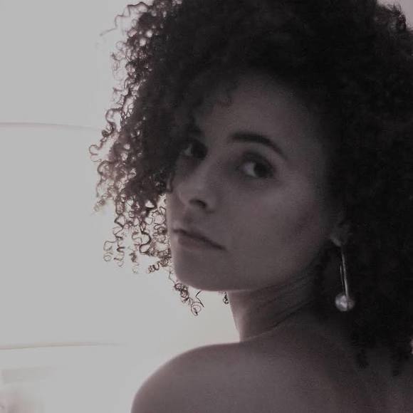 Profile Picture of Fabiola Teixeira (@effeth) on Poshmark