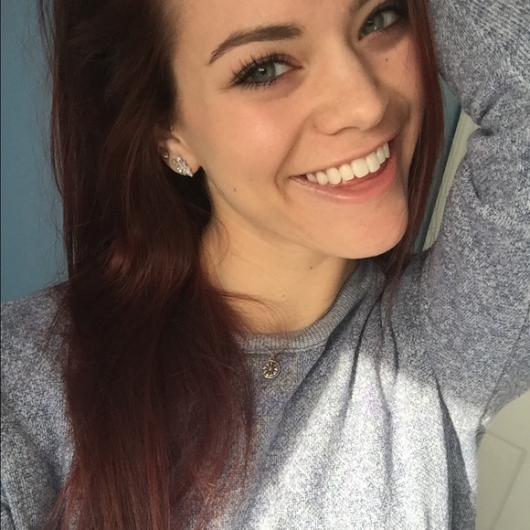 Profile Picture of Rachel Wisniewski (@rachel_wiz) on Poshmark