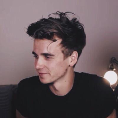 Profile Picture of Liz (@coolsugg) on Twitter