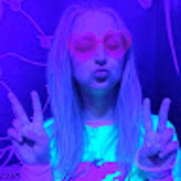 Profile Picture of Brianna Hoffmeister (@bri_hoff) on Poshmark