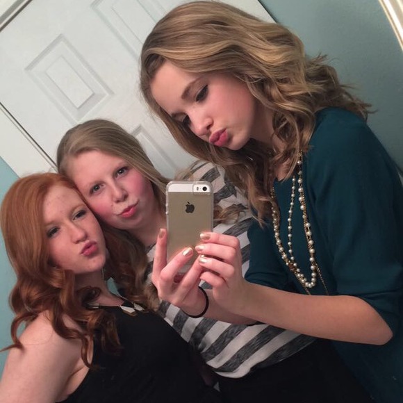 Profile Picture of Tori Cole (@toriautumncole) on Poshmark
