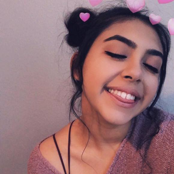 Profile Picture of Alyssa Olazabal (@browneally) on Poshmark