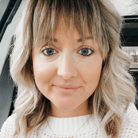 Profile Picture of Rayna Dambacher (@rnd2019) on Poshmark