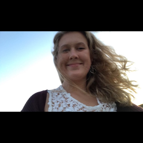 Profile Picture of Madeline Schultz (@madschul) on Poshmark