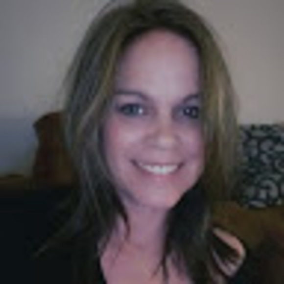 Profile Picture of Terri Anello (@terrianello) on Poshmark