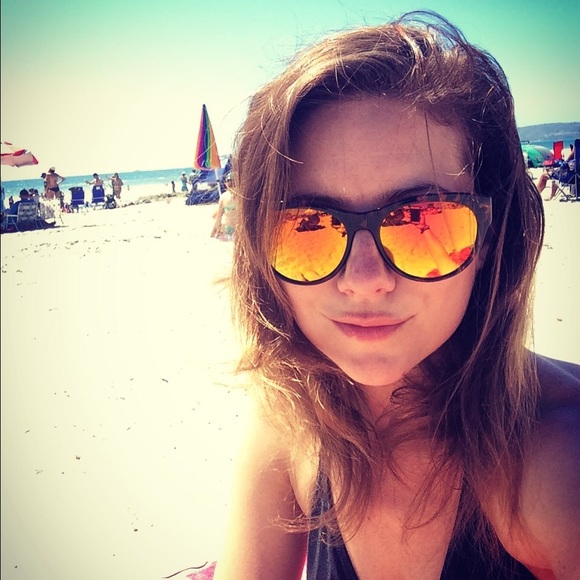 Profile Picture of Samantha Vanduser (@samduser) on Poshmark