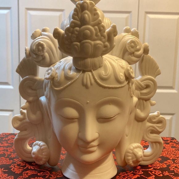 Profile Picture of Lisa Monteiro (@lisa71170) on Poshmark