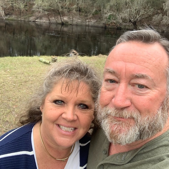 Profile Picture of Sandra Blocker (@sandrablocker) on Poshmark