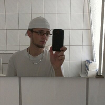 Profile Picture of Christopher Schulze (@kleenlommel) on Twitter
