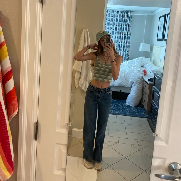 Profile Picture of Alyssa Murrow (@amurrow18) on Poshmark