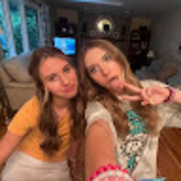 Profile Picture of Madeleine Oppedisano (@madeleineopp767) on Poshmark