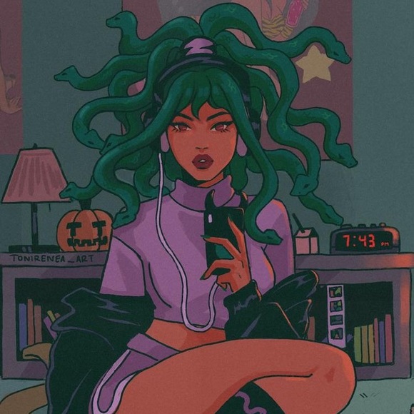 Profile Picture of Ellissa Small (@liss_small) on Poshmark