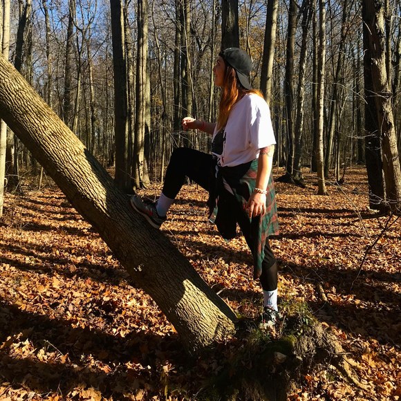 Profile Picture of Danielle Hennessy (@dhennessy93) on Poshmark