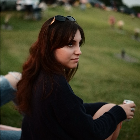 Profile Picture of Amit Ferderber (@whadoiputhere) on Poshmark