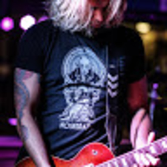 Profile Picture of Burton Car (@gercardelle) on Poshmark