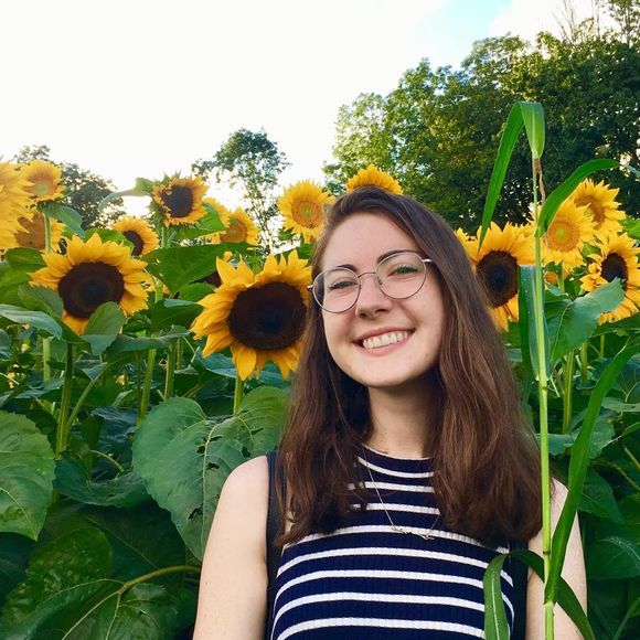 Molly Schineller - Poshmark Profile Picture of Molly Schineller (@mollyschineller) on Poshmark