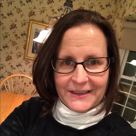 Profile Picture of Cynthia West (@cyncerew) on Poshmark