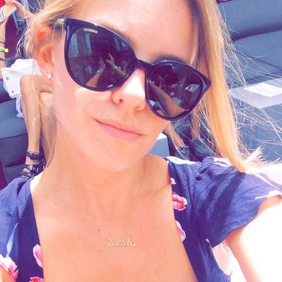 Profile Picture of Nicole Hertwig (@nhertwig) on Poshmark