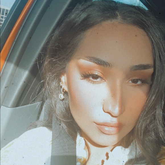 Profile Picture of Mel Adams (@adssmel) on Poshmark