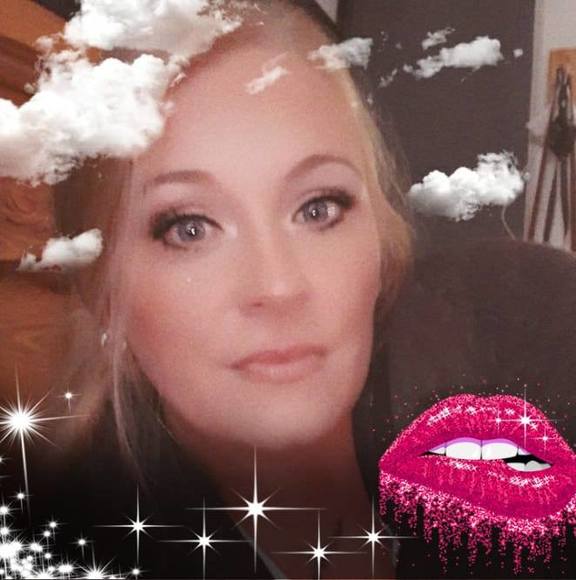 Profile Picture of Ashley Karash (@ashleykarash) on Poshmark