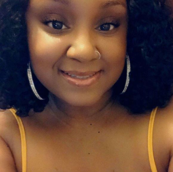 Profile Picture of Danielle Renee (@daniellerene148) on Poshmark