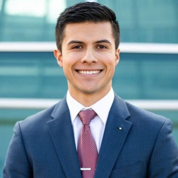 Profile Picture of Julian Naranjo (@juliannaranjo22) on Poshmark