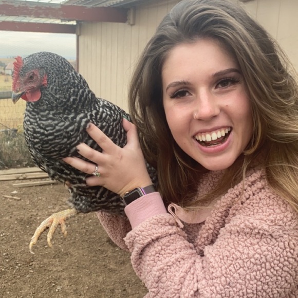 Profile Picture of Jaylee Gouger (@jayleegouger) on Poshmark