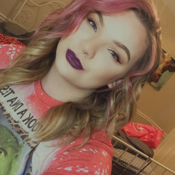 Profile Picture of Jamie Wade (@jami3_lee) on Poshmark