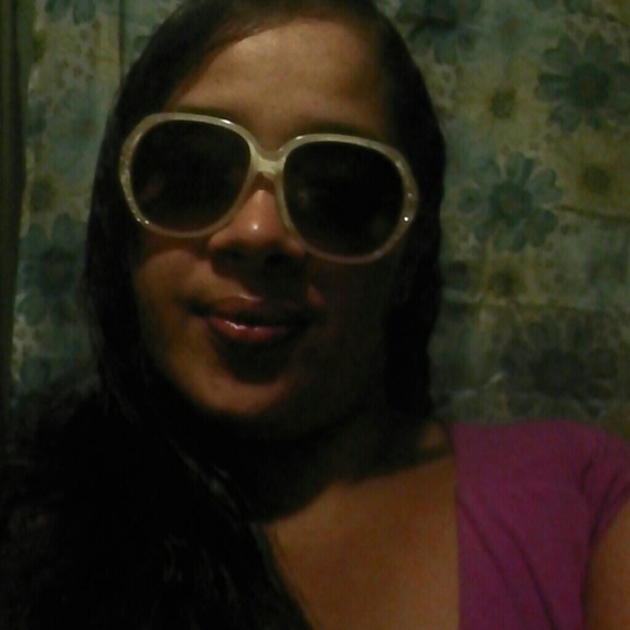 Profile Picture of Ralonda Wares (@mrs_murphy1979) on Poshmark