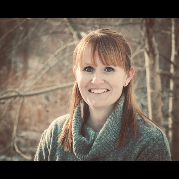 Profile Picture of Naomi Heller (@treesmo91) on Poshmark