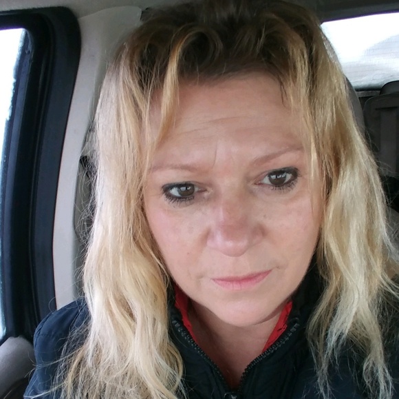 Lori Wendland - Poshmark Profile Picture of Lori Wendland (@lollipoplyk) on Poshmark