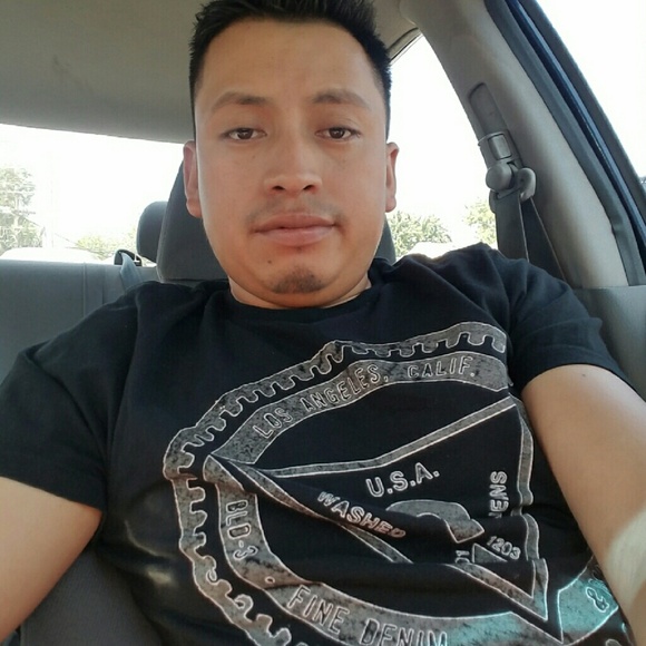 Profile Picture of Carlos Vasquez (@carlit00) on Poshmark