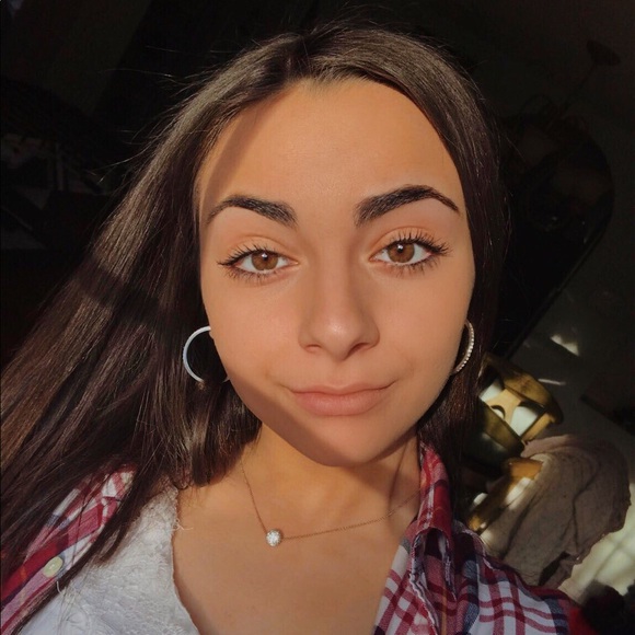 Profile Picture of Giana Firetto (@gianafiretto) on Poshmark