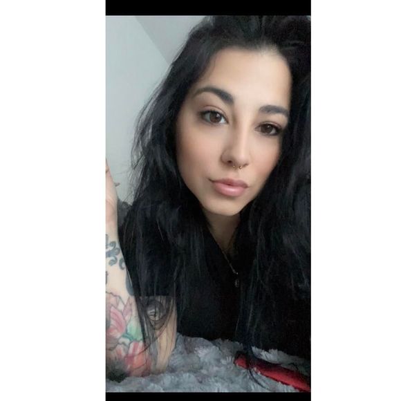 Profile Picture of Tonya Donahue (@tonyadonahue) on Poshmark