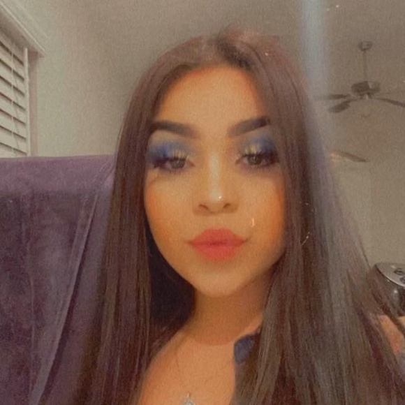 Profile Picture of Coral Corali (@bebaox) on Poshmark