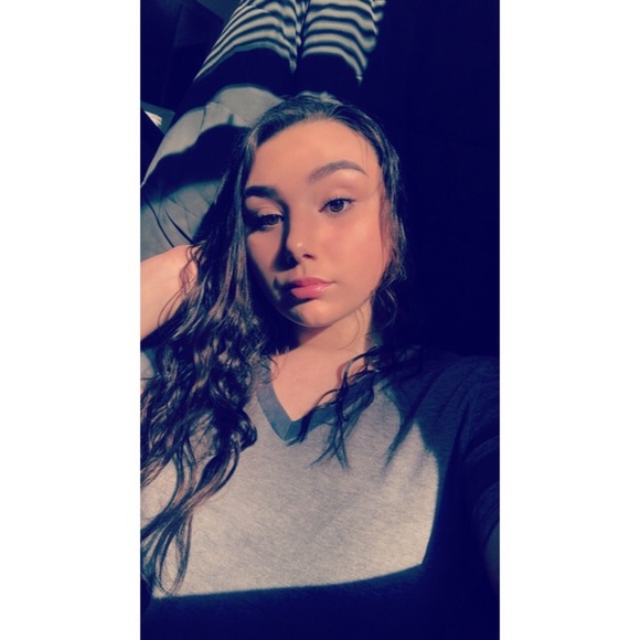 Profile Picture of Amanda Dimauro (@_amandaalynn) on Poshmark