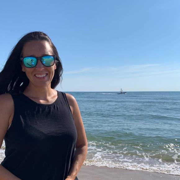 Profile Picture of Aimee Guzowski (@aimeeguzowski) on Poshmark