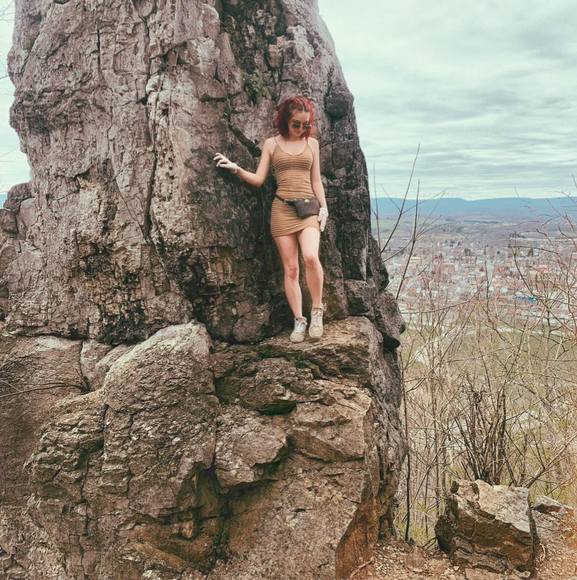 Profile Picture of Lynsey Wiederstein (@l_wiederstein) on Poshmark