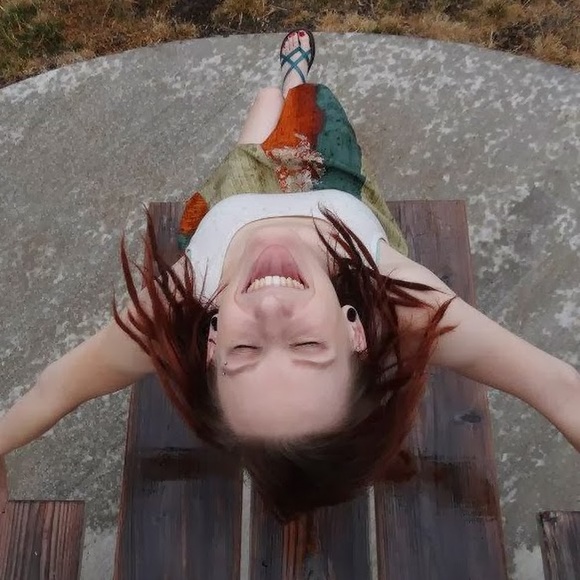 Profile Picture of Angela Harthun (@angharthun) on Poshmark