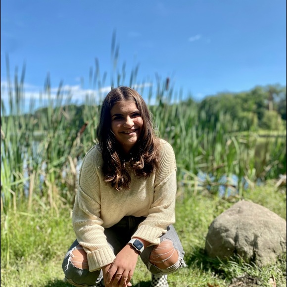 Profile Picture of Mia Ruggles (@rugglesm) on Poshmark