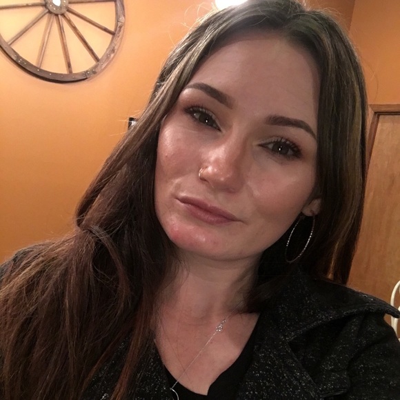 Profile Picture of Tammy Howell (@princesslynn32) on Poshmark