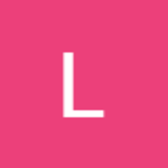 Profile Picture of Lama Manfoukh (@lamamanfoukh) on Poshmark