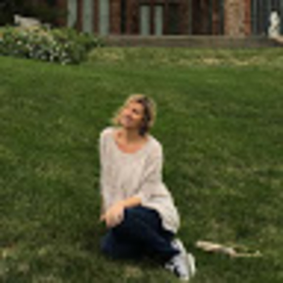 Profile Picture of Samantha Polios (@samanthapolios) on Poshmark