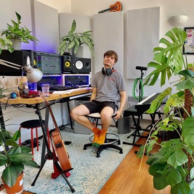 Profile Picture of Voice Reels By Bob (@VoiceReelBob) on Twitter