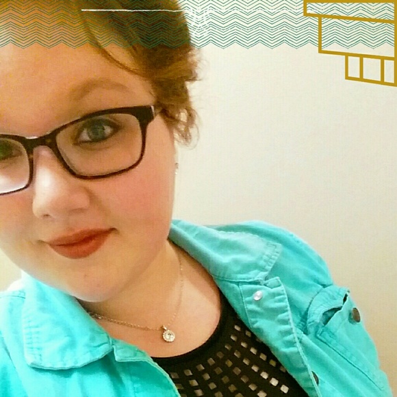 Profile Picture of Rebecca Yoder (@rly1898) on Poshmark