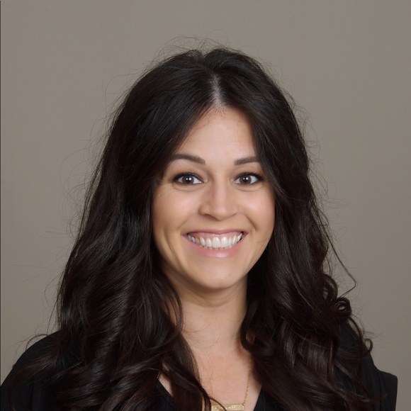 Profile Picture of Nicole Lopeman (@nlopeman) on Poshmark