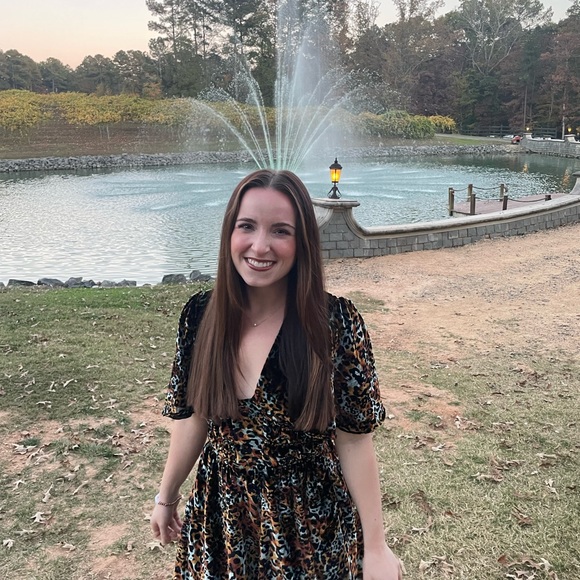 Profile Picture of Samantha Smithers (@s_smithers) on Poshmark